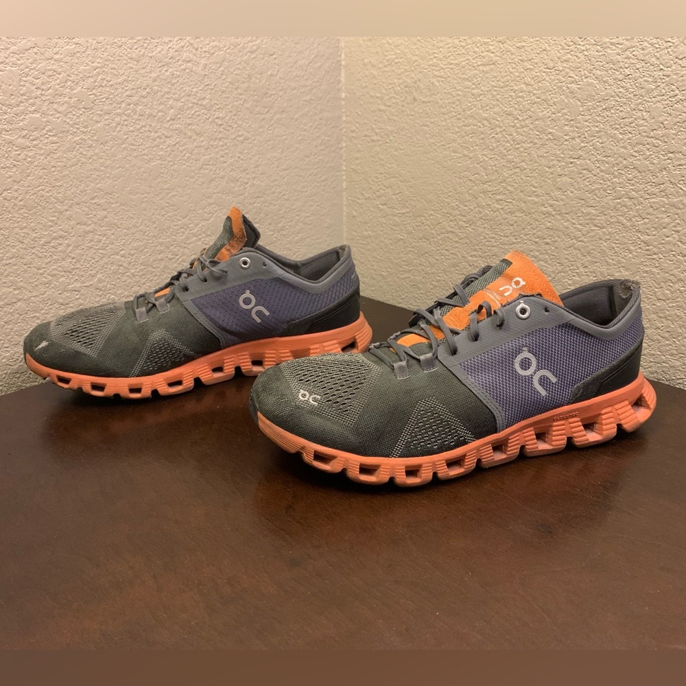 On Cloud 8 Grey/Rust /Rock  Running Shoes 40.99241 Men's Size 9.5 Beaters